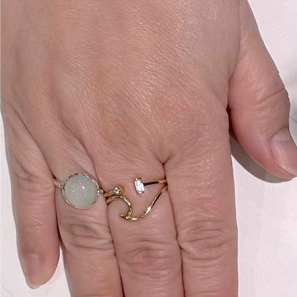 Curved Wave Ring - Picture 7 of 8